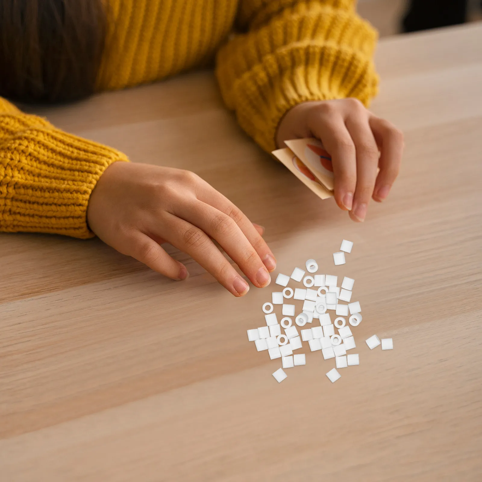 

Набор для творчества: 1 пакет термомозаика (5 мм, однотонные бусины), мелкое расплавляемое бисеро, набор для детского творчества, бусины для рукоделия, мозаичные бусины, бусины для поделок.