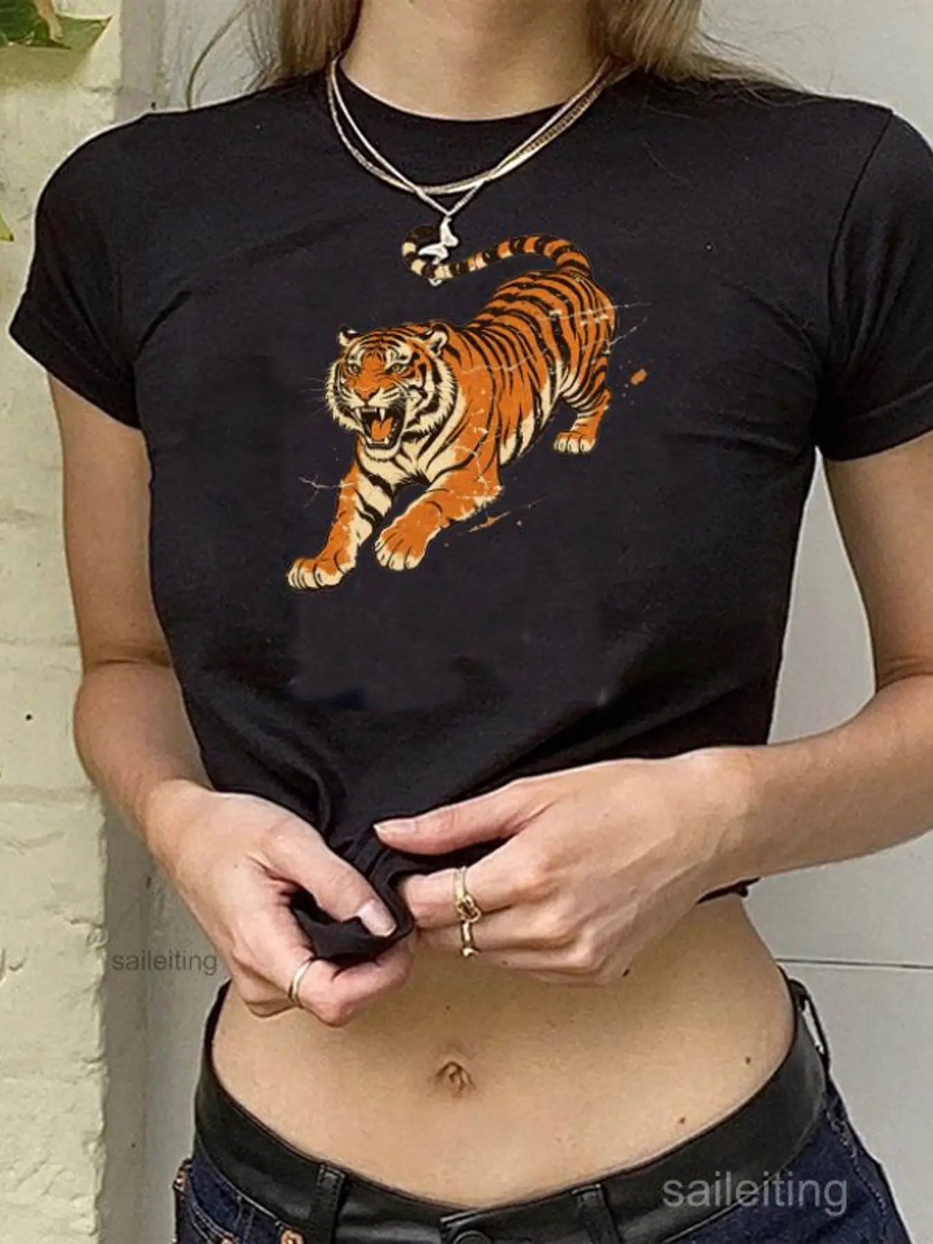 Women's Black Graphic Tiger Crop Top Short Sleeve Streetwear T-Shirt with Splatter Print Casual Summer Fashion Tee
