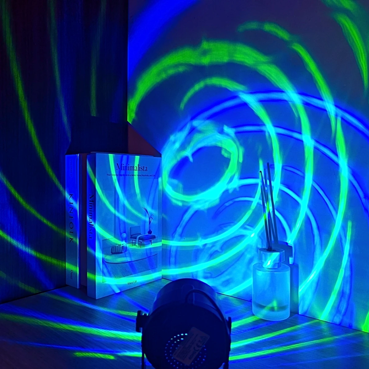 Magic Ball RGB7 Color Stage Light, Suitable for Stage, Video, Photography, Parties, and Bedrooms.