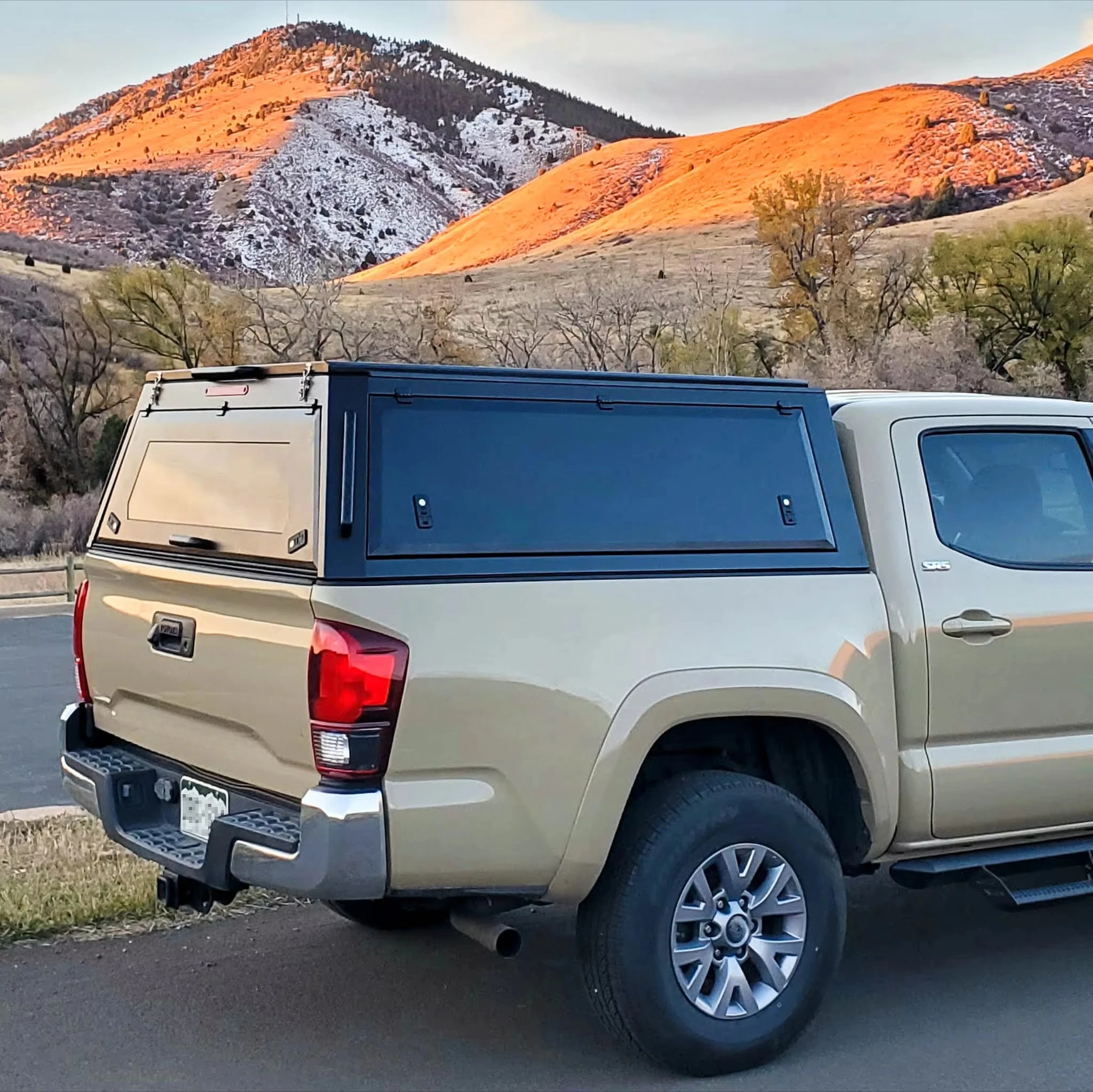 

Aluminum Alloy Sports Pickup Truck Hard Top Bed Cover Canopy No Drill Installation for Tundra Tacoma Maverick Range GMC Colorado