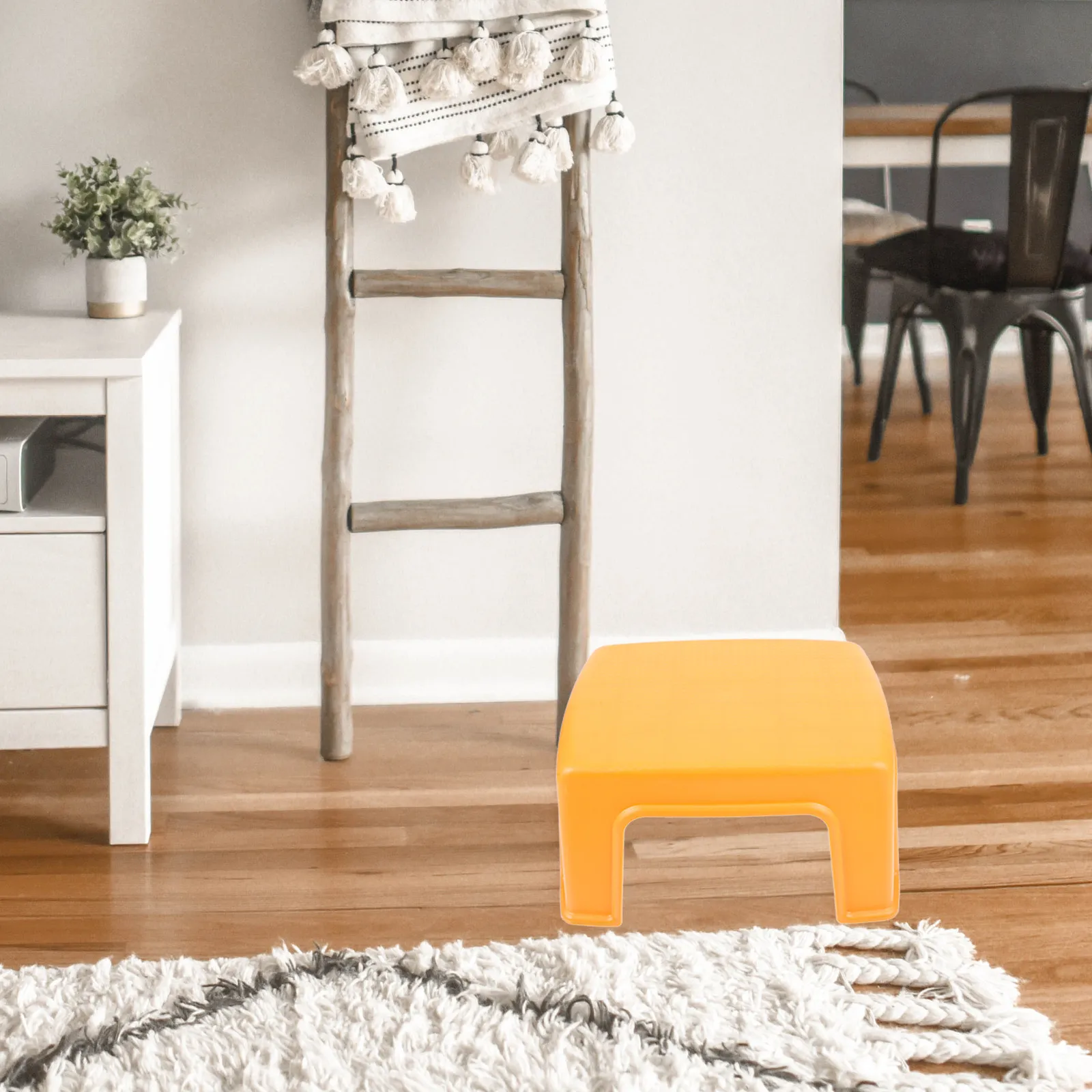 

1Pcs Children Stool Plastic Anti-Skid Footstool for Kindergarten Home Living Room Stackable Wear-Resistant Shock-Resistant