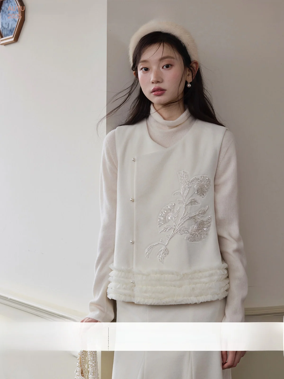 

Soft Alpaca Fleece Vest with Flower Beading Insert Skirt Winter Chinchilla Miss Daffodil Anti-Pilling Elegant Style Outerwear