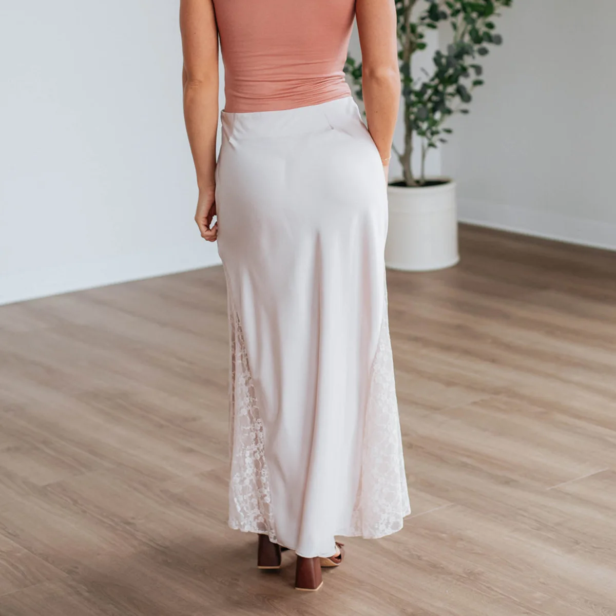 Amazon's venda quente 2025 verão novo produto fino-encaixe emenda saia europeia e americana em forma de saia feminina cw52350