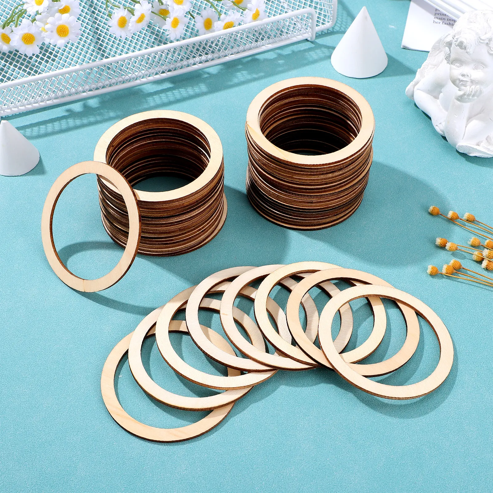 木製の円形装飾品50個。自然な丸い形状で、直径7.5cm。く - Christmas Craft Embellishment のレビューと価格
