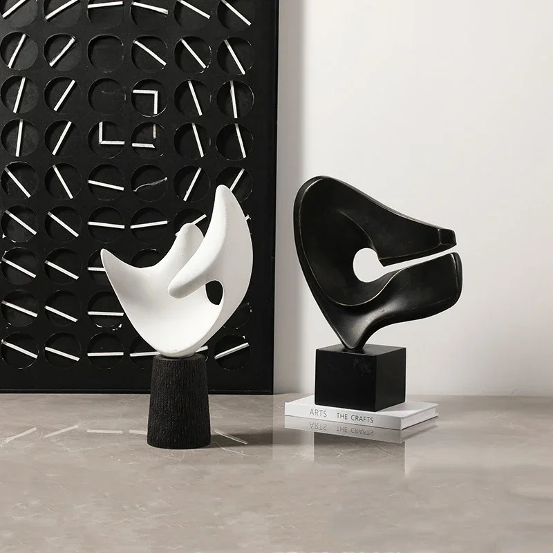 Resin Handicrafts Creative Black and White Abstract Sculpture Abstract Hollowed-out Statue Home Decoration Accessories