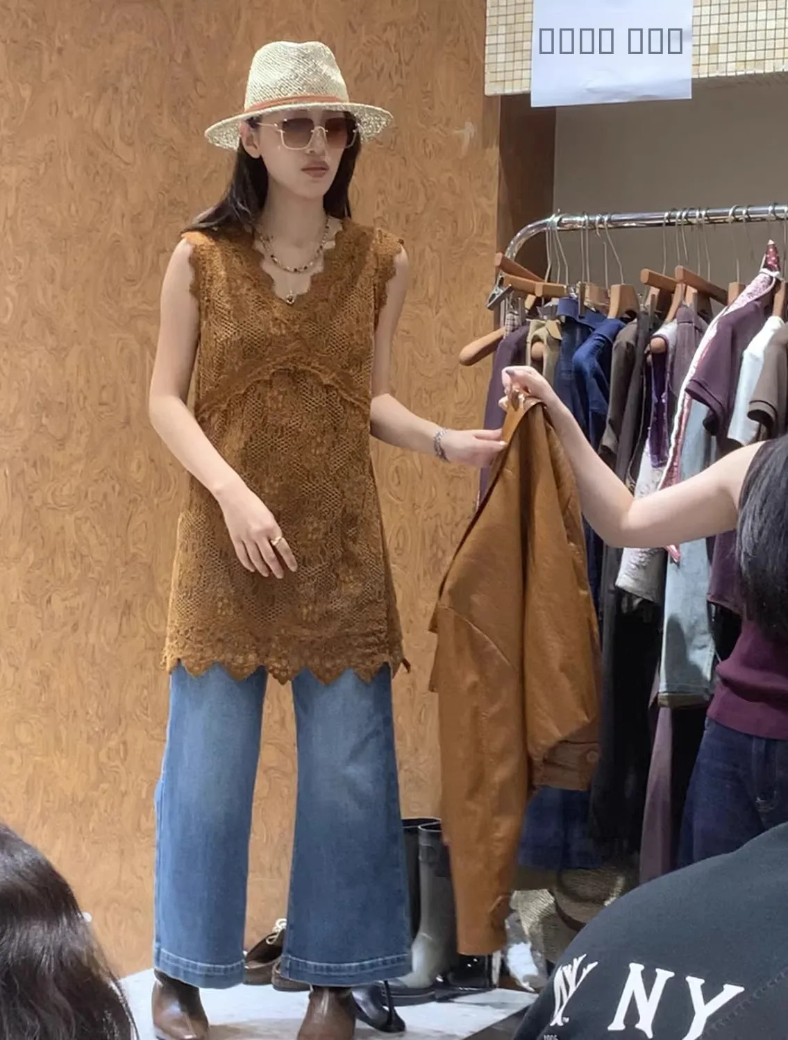 

Корейский облегающий кружевной топ с V-образным вырезом и боковым разрезом средней длины для женщин, осенняя новинка, модный