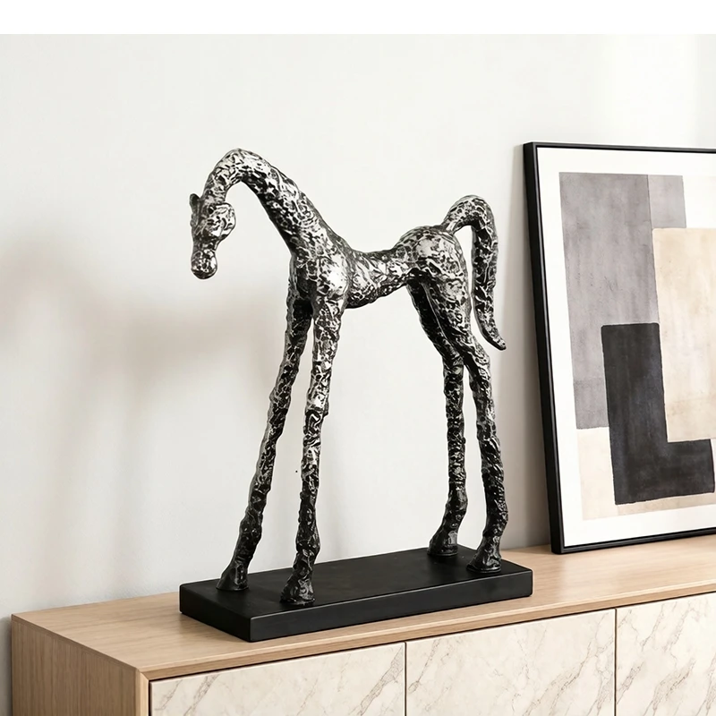 Kreative Vintage Silberne Pferde-Harz-Skulptur Schreibtisch-Dekoration Ornament Minimalistisches Pferde-Kunsthandwerk Moderne Wohnaccessoires