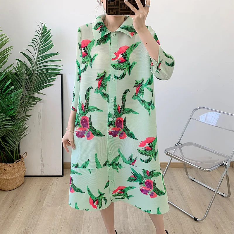 Miyake Plissee-Einreiher-Kleid 2025, Sommer, neuer französischer Druck, lockere, lässige Mode, Kleider mit Siebenviertelärmeln