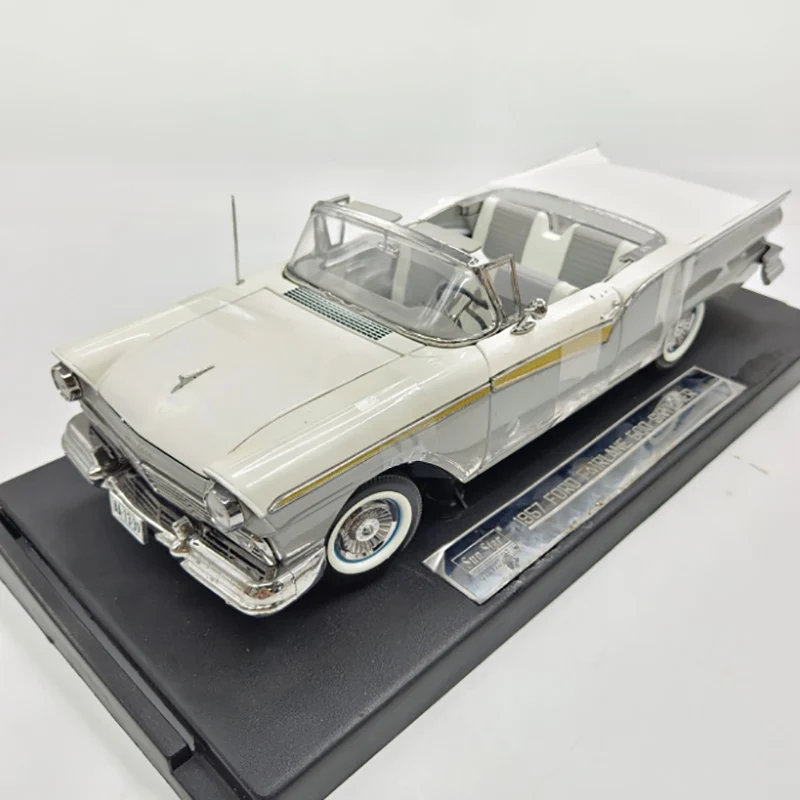 Sunstar 1:18 scale 1957 fairlane 500 open-top Alloy car Model Collection Souvenir Space decoration (paint defects)