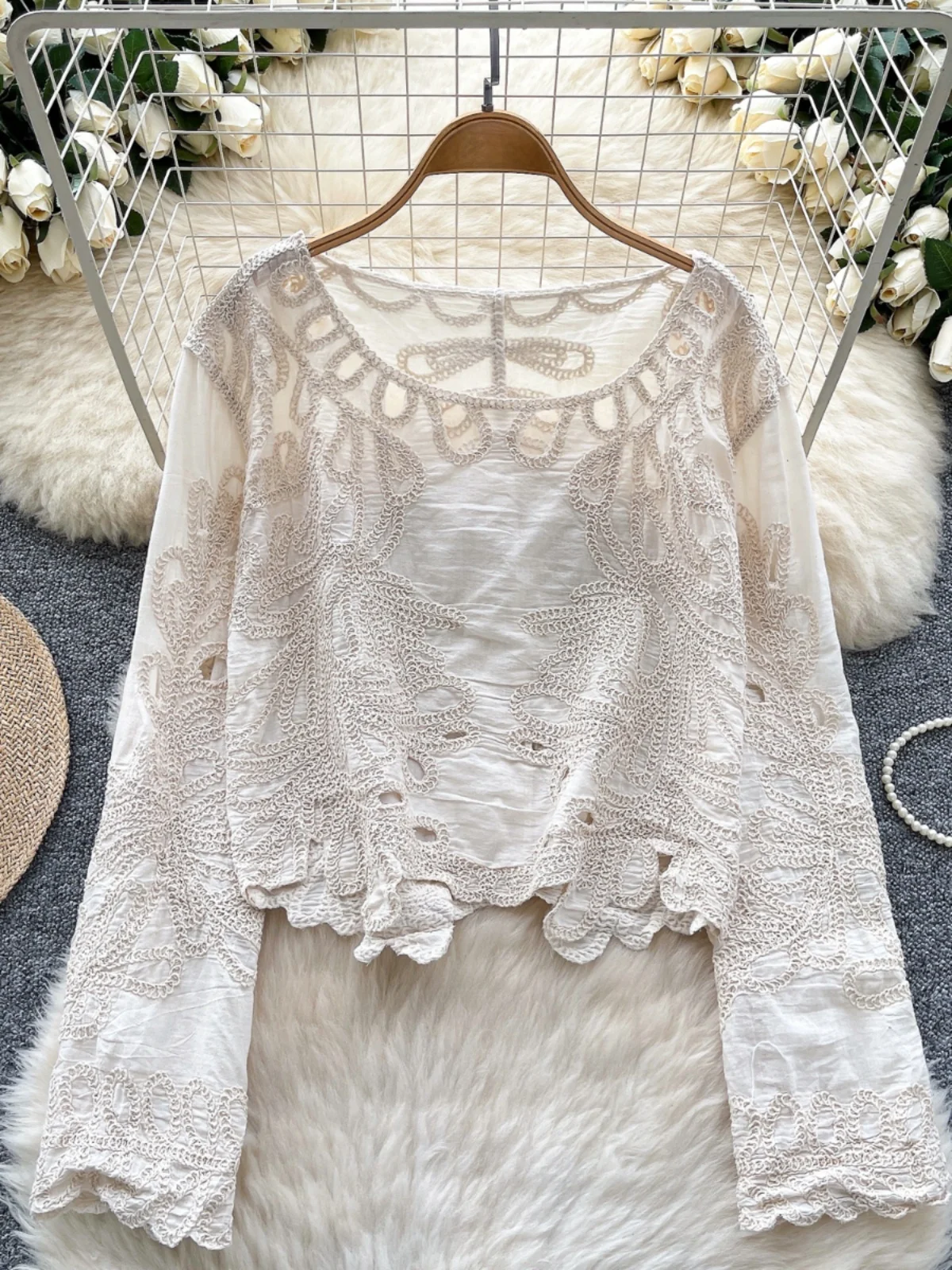 قميص نسائي عصري متعدد الاستخدامات لخريف وشتاء 2024، تصميم جديد مطرز ومفرغ بأكمام طويلة، نمط كوري فضفاض