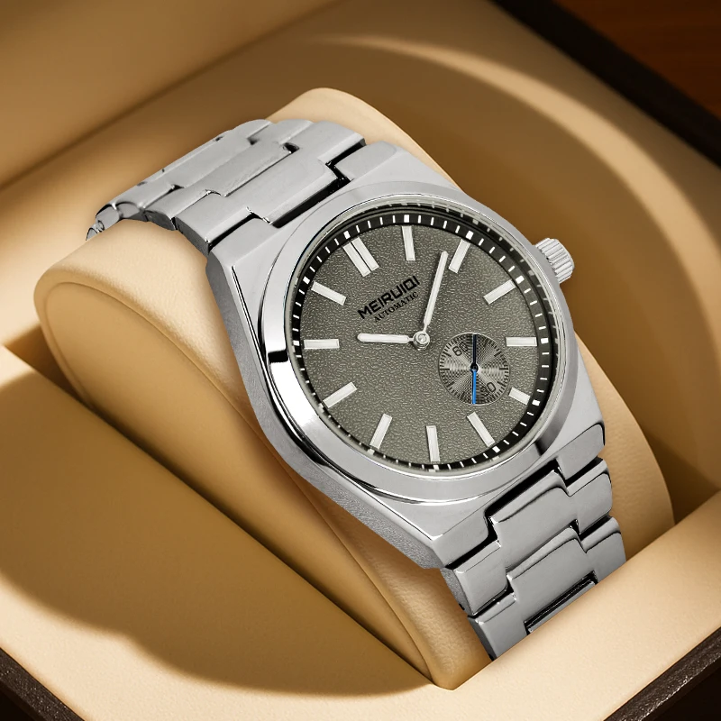 A men's silver non numeric bar scale closed dial display with gorgeous business and leisure mechanical watch