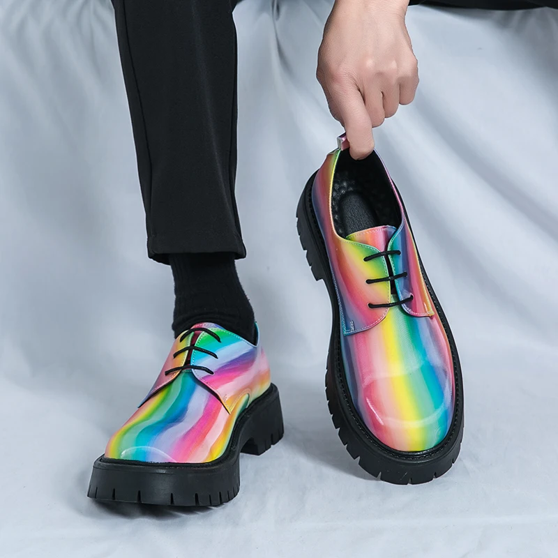 

Fashionable Thick Soled Men Shoes Patent Leather Height Increasing Breathable Light Luxury Niche Colorful Fashion Show Stageshoe