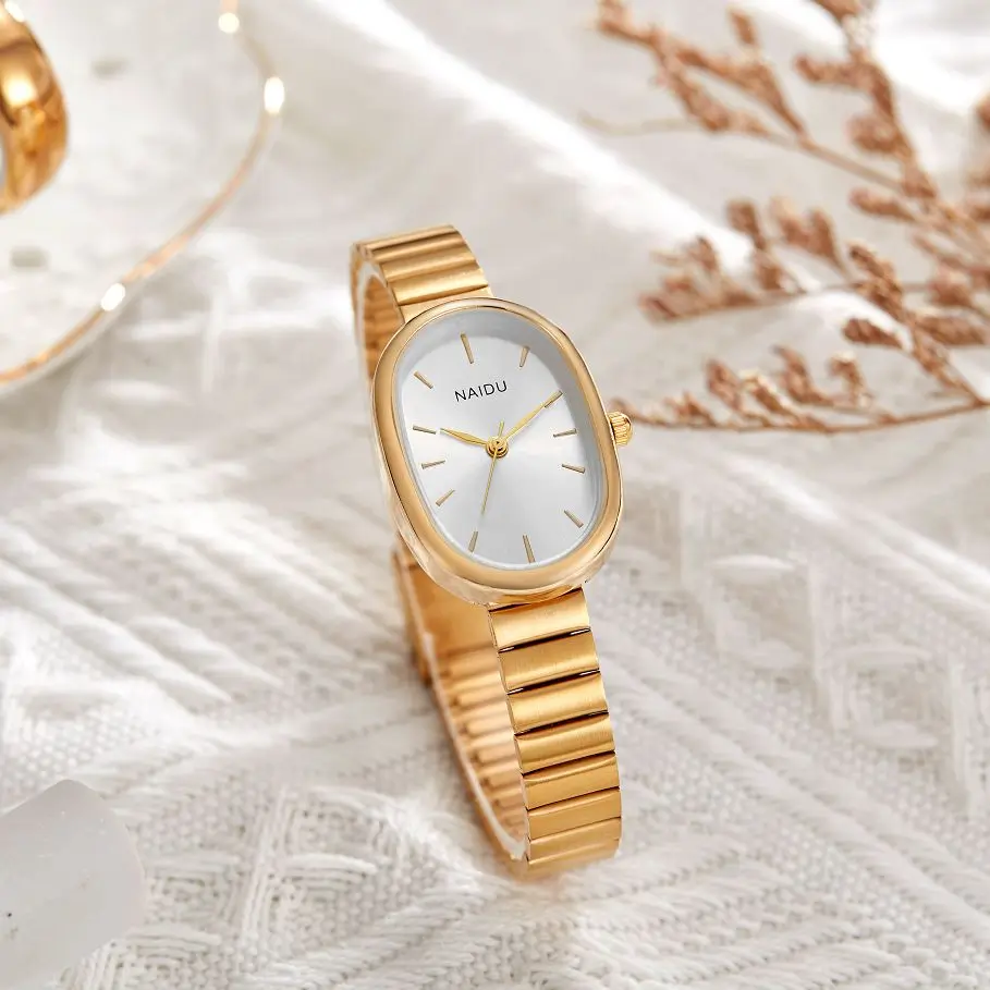 Mulheres Quartz Watch Luxo Oval Shaped Moda Mini Caso Pequeno Numeral Romano Dial Feminino Full Metal Band Relógios Nicho Relógio de pulso