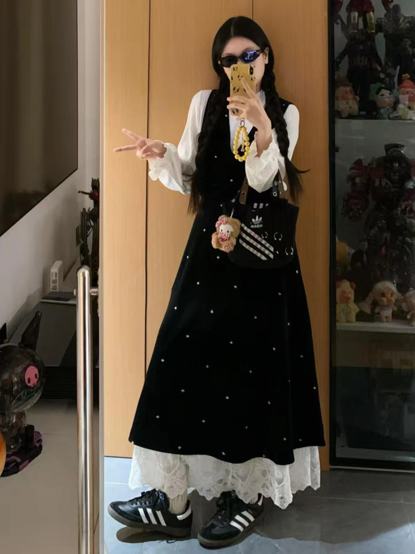 

Корейский женский осенне-зимний комплект из двух предметов: топ на бретелях и юбка с воротником-стойкой