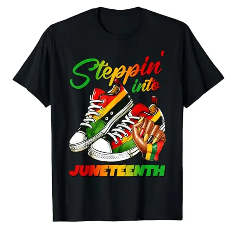 

Stepping Into Juneteenth афро-женские черные кроссовки для девочек, мужская футболка, черная гордость, 19 июня 1865 года, одежда с юмором, забавные футболки с рисунком