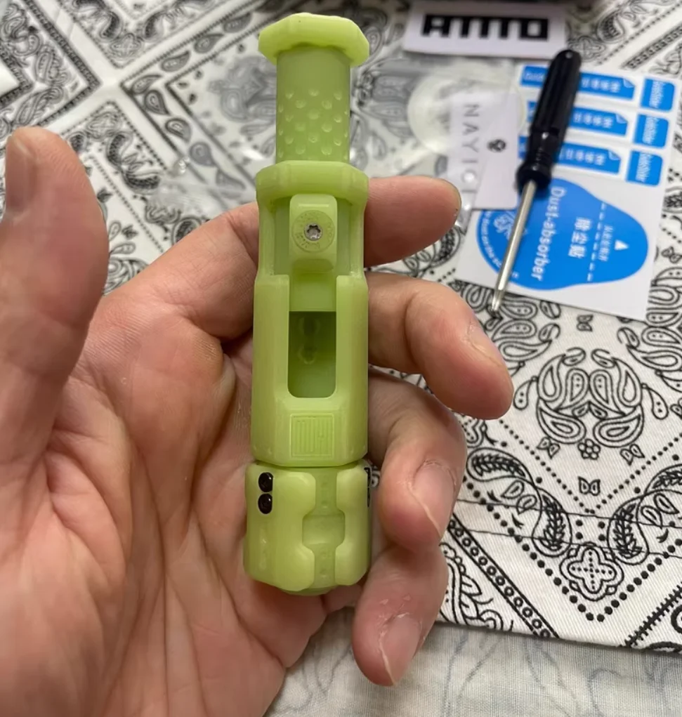 Used EDC MUYI Musketeer Night Light Green Fingertip gyroscope Decompression toys