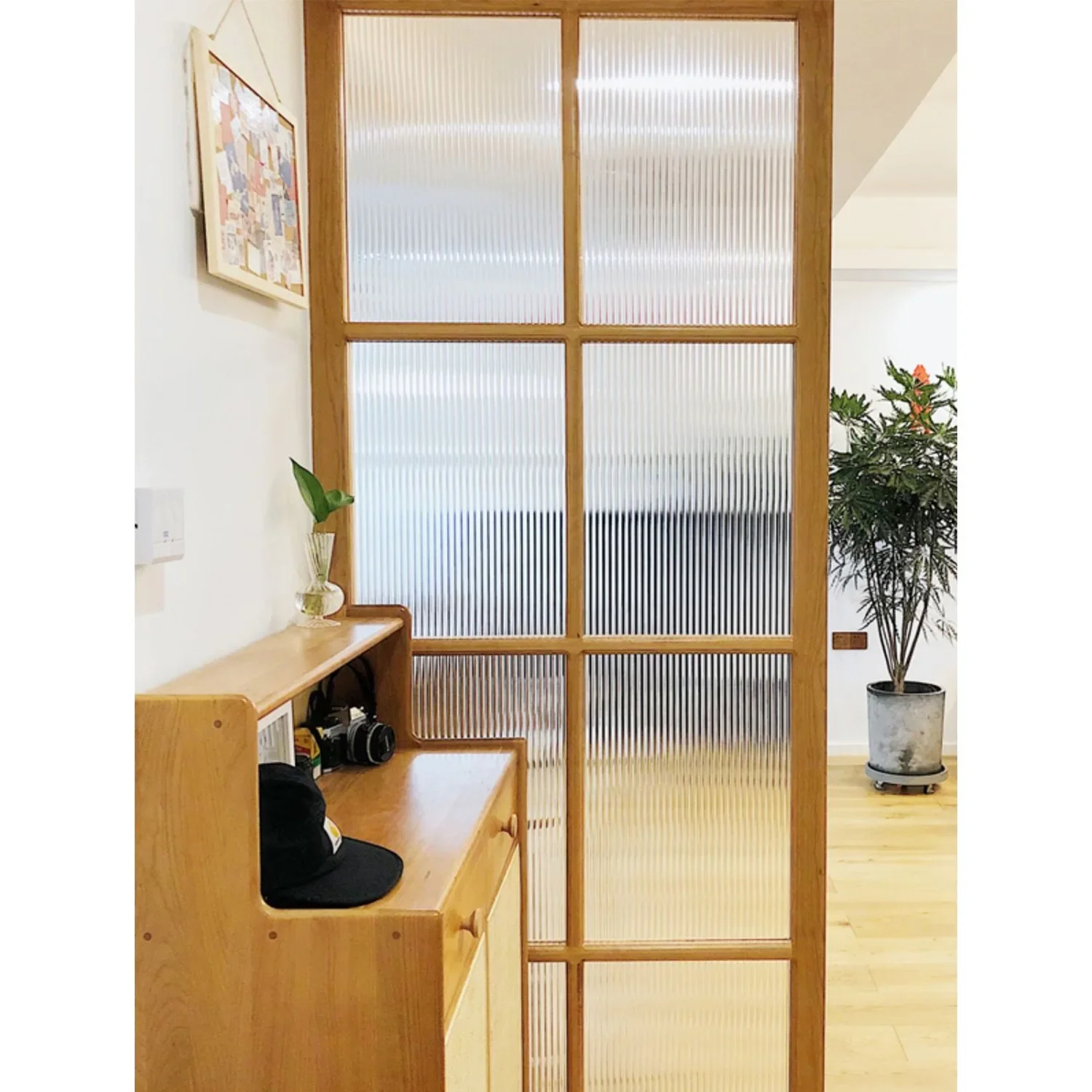 Japanese-style solid wood ultra-white Changhong glass screen partition living room log entrance modern simple grille 4
