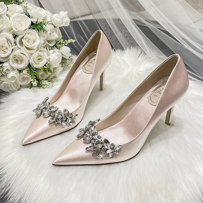 

Wedding Shoes Chinese Restro Bride Dress Pumps Champagne Satin Bridesmaid Stiletto High Heels Rhinestone Flower Party Shoes