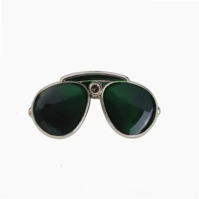 Cute glasses shaped brooch, exquisite design, suitable for jackets, suits, shirts, clothing accessories, small gifts