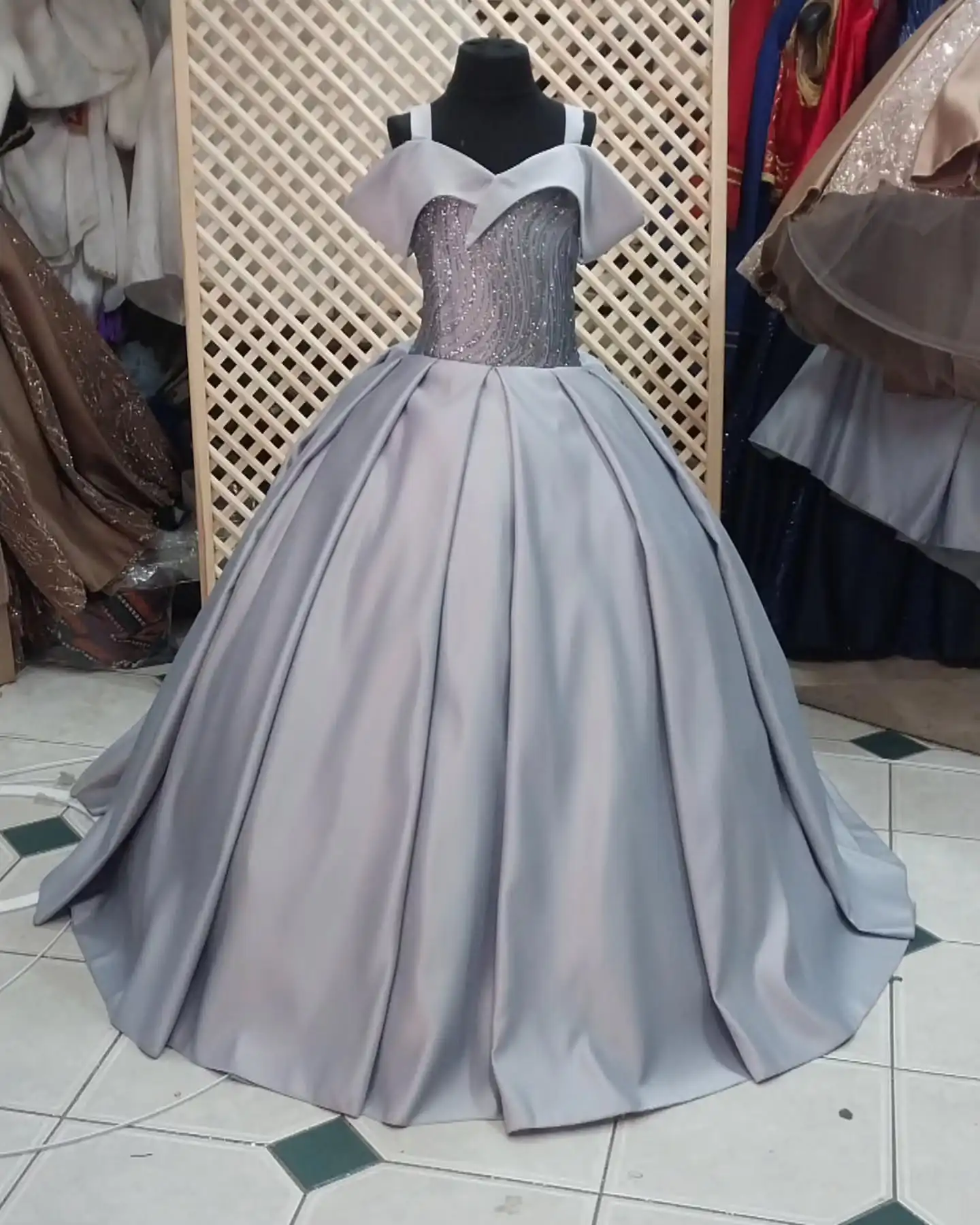 فستان فتاة الزهور من الساتان لحفلات الزفاف مطرز للأطفال مناسبة خاصة لفستان المسابقة للفتيات الصغيرات