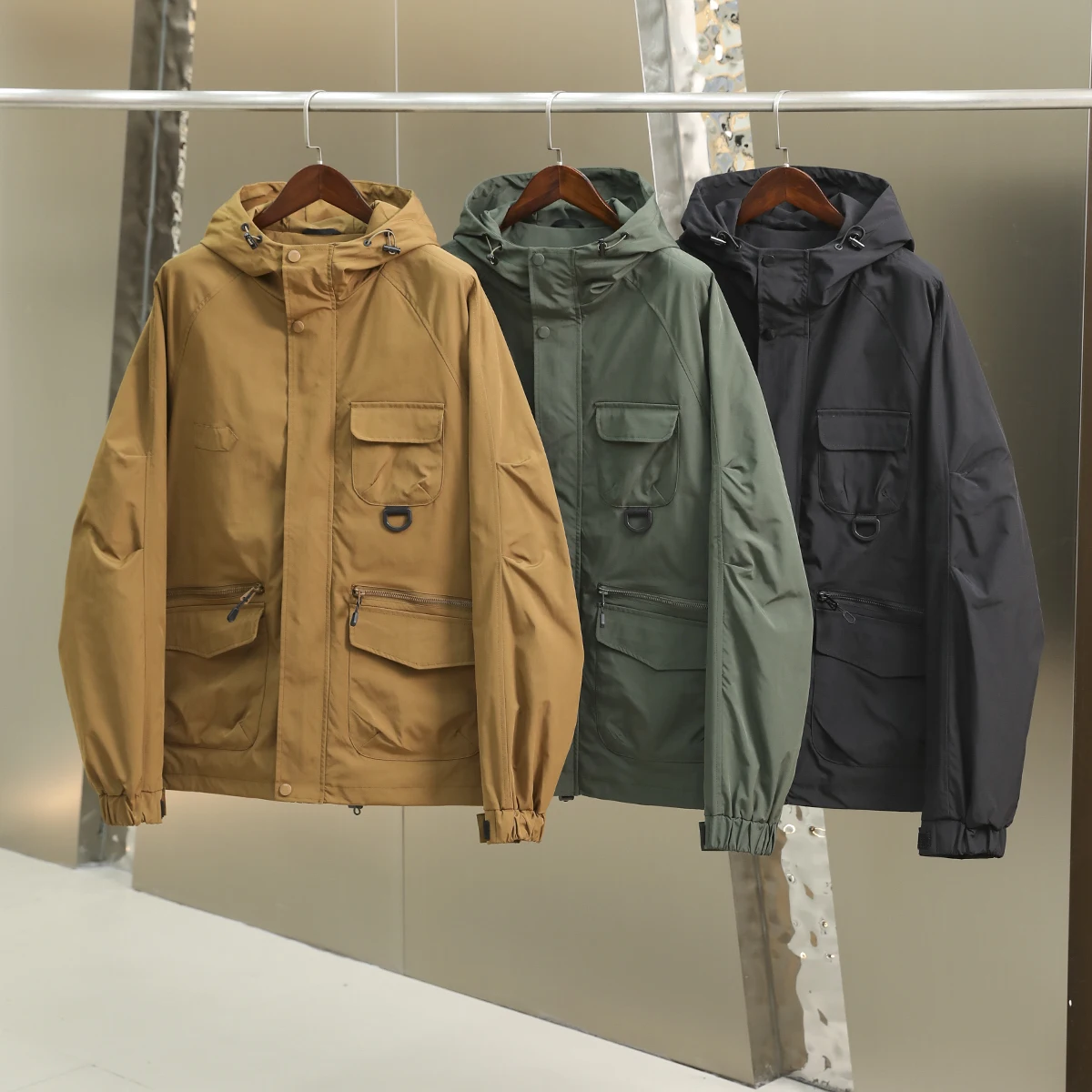 

Ветрозащитная и водонепроницаемая рабочая куртка для активного отдыха с множеством карманов, весенне-осенняя, с капюшоном, на флисовой подкладке, приталенного кроя