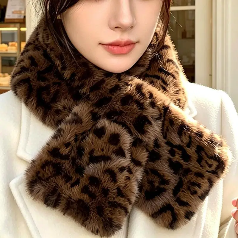 Schal mit Leopardenmuster aus Kunstfell, ultraweich, flauschig, bietet hervorragende Wärme, ideal für den Winter, zum Tragen im Freien und im Alltag. – Detail 2