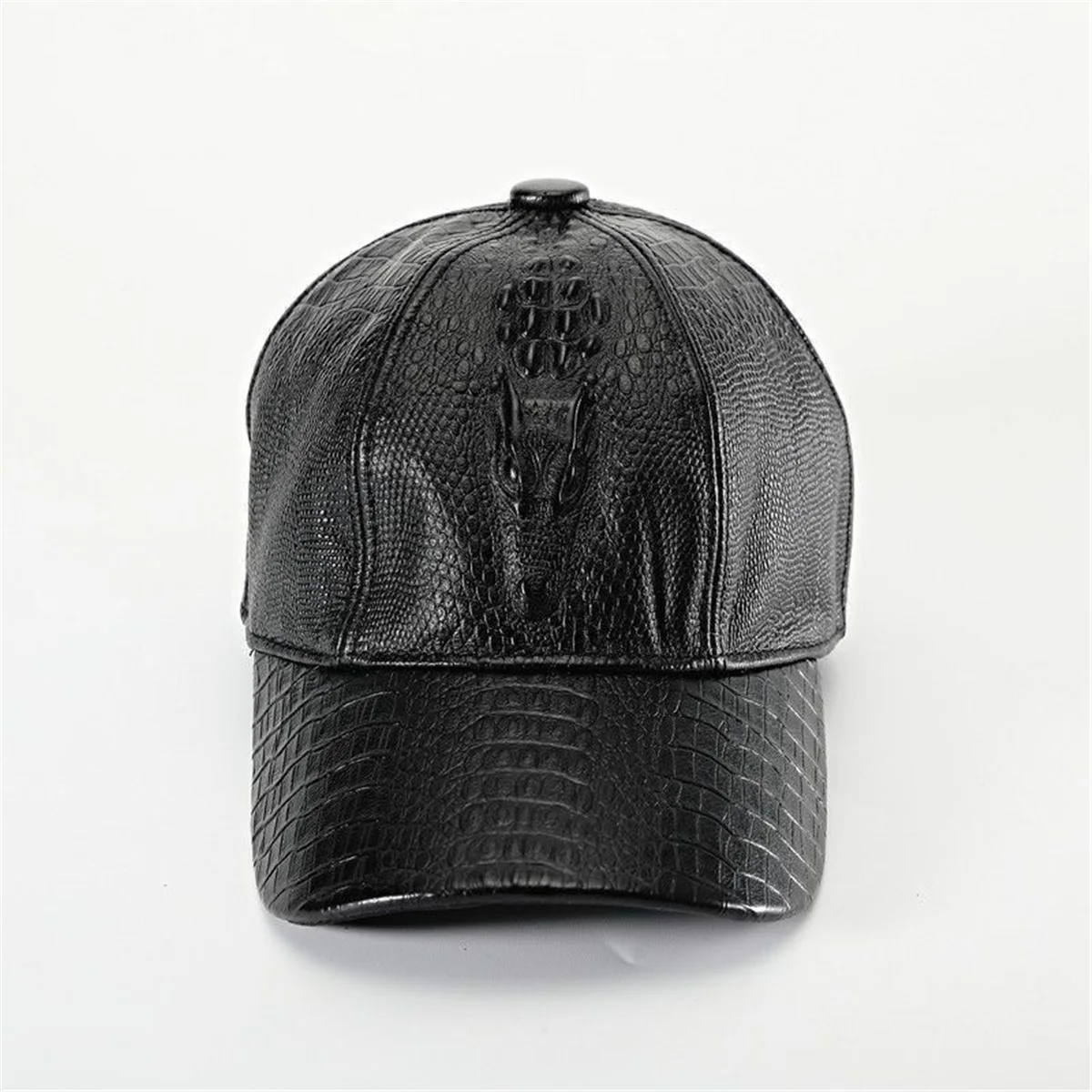 

Модная мягкая бейсболка из натуральной кожи с крокодиловым принтом
