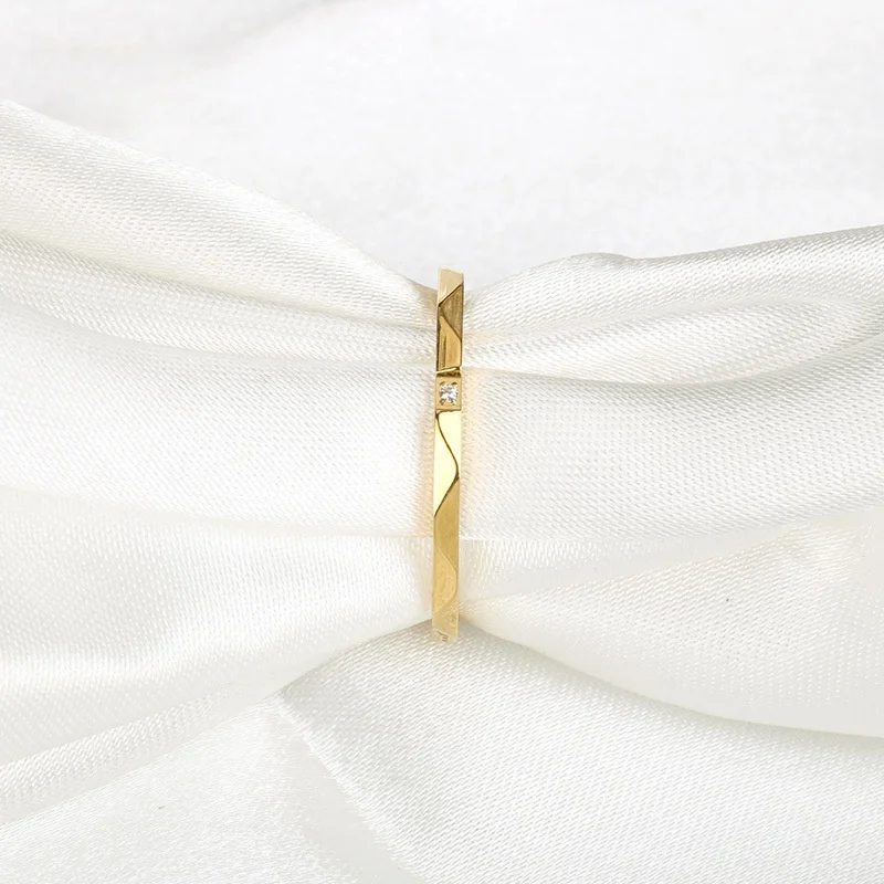 1 Piece of Ultra-Thin Ring with Wavy Diamond Pattern Inlaid with Rhinestones, 18K Gold Triangular Cut Stainless Steel Tail Ring, Fashionable and Versatile, Classic and Trendy, Suitable for Women's Daily Wear, Gift for Girlfriend, Social Gift