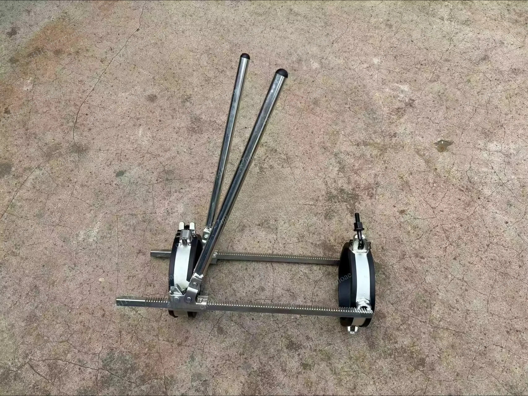 PE pipe fitting installation tensioner, fused pipe tensioner, steel wire frame tensioner, pipe fitting socket