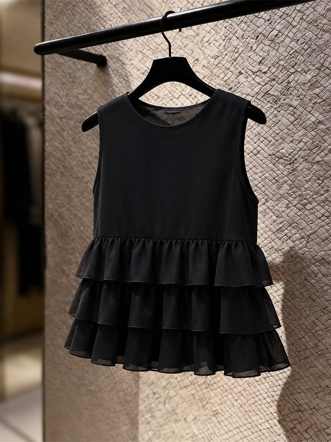 

Elegant Summer Commute Sleeveless Pure Color Vest with Lace Trim Stylish Slimming Design Korean Style Straight Cut Silk Top