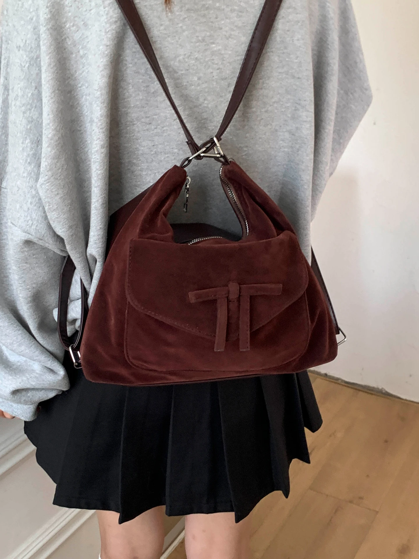 

Женская большая сумка с замшевым узлом, несбываемая, многофункциональная, осенне-зимняя, в стиле ретро, матовая объединительная сумка, повседневная, простая, чистая...