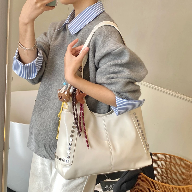 

Minimalist Designer Casual Diaper Bags For Ladies Stylish Elegant Tote Bag Large Capacity Shoulder Bag Simple Leather Classic