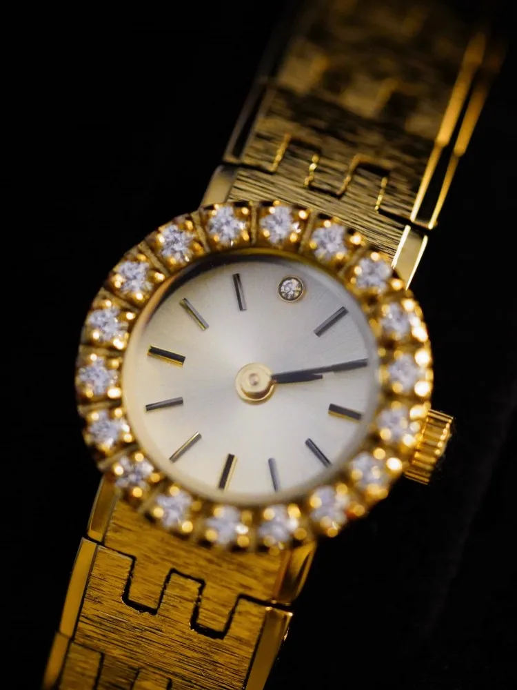 Vintage Women Golden Plated Diamonds Quartz Watch Elegant Ladies Fashion Wristwatch Retro Style Watches