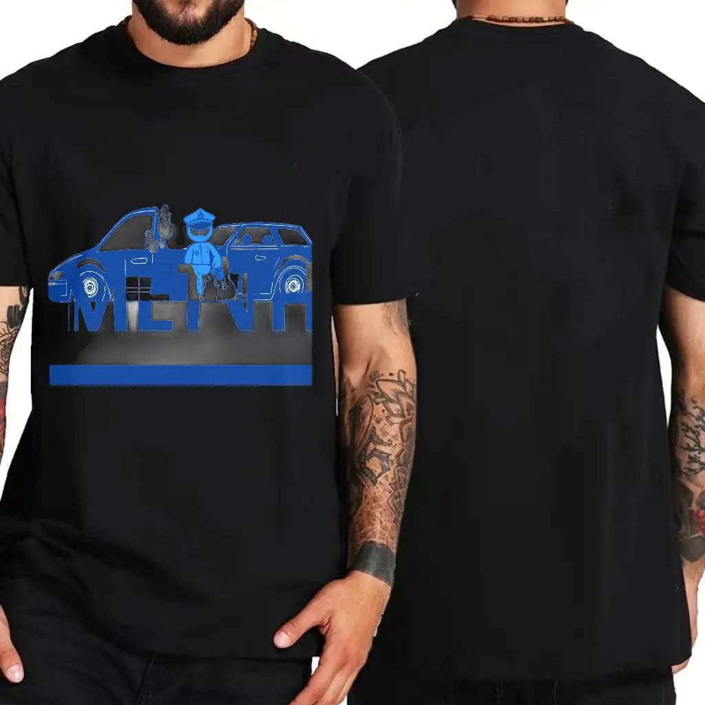 تي شيرت GILDAN أبيض بتصميم جرافيك أزرق - تي شيرت بأكمام قصيرة ورقبة دائرية على شكل سيارة كرتونية وشخصية كرتونية، يتميز بنص 'METHA' وهيوريزو #2