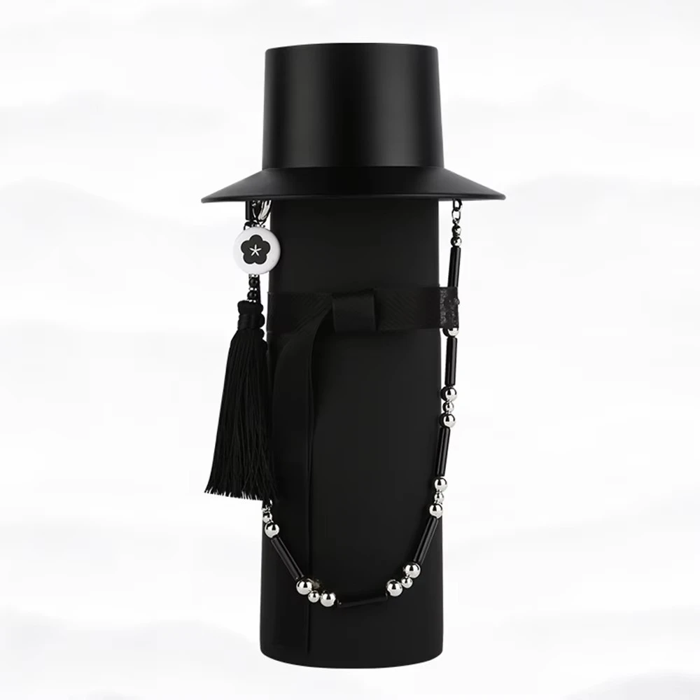 Thermos cup with heat lock technology and traditional Korean hat design