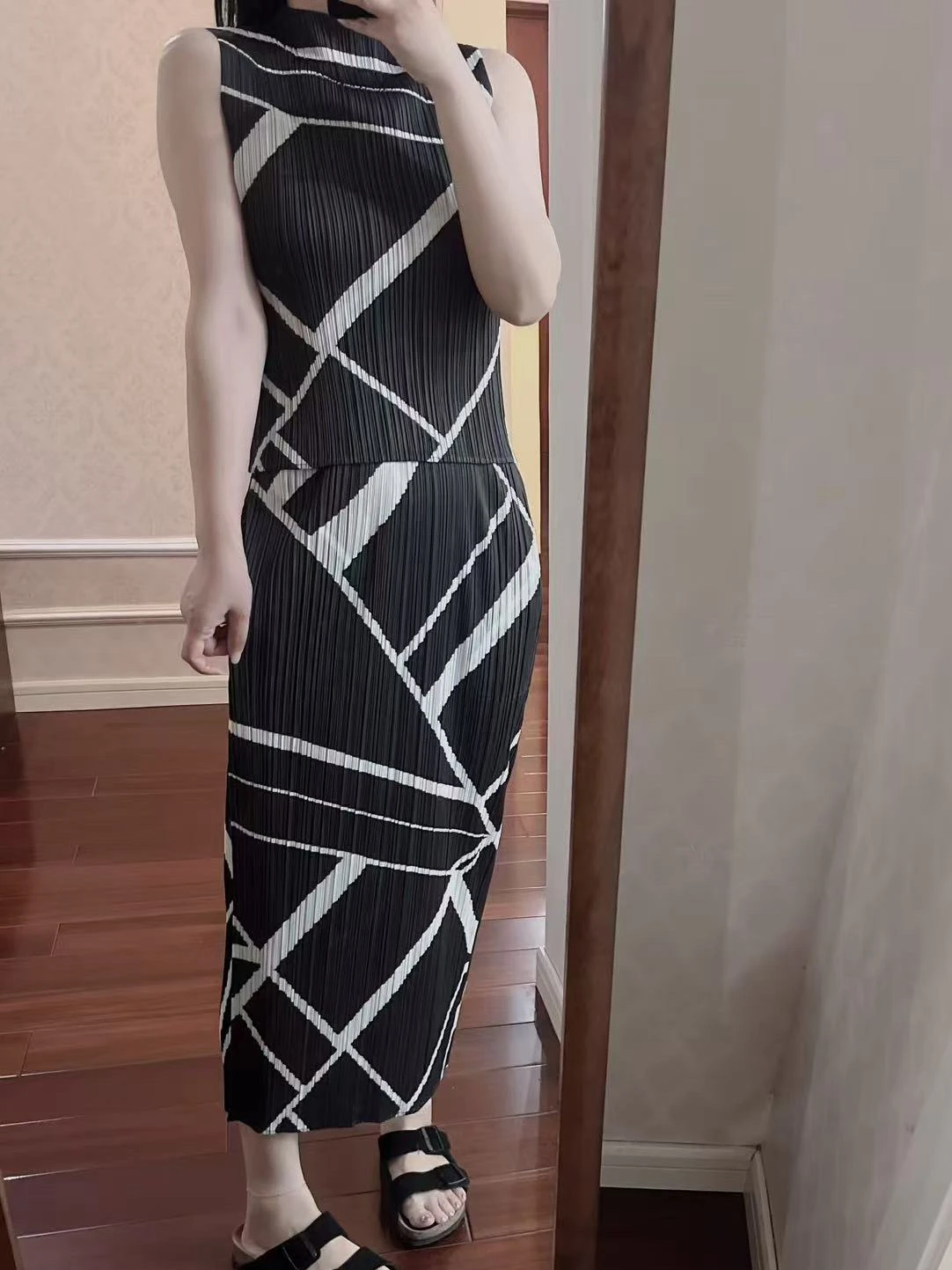 ALSEY Miyake Pleated Women Midi Skirt Geometric Line Print High Waist Pencil Skirt Slim Fit Elegant Office Daily Pleated Long