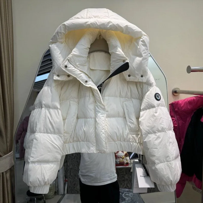 Kurze einfarbige Daunenjacke für Damen, Winter, neuer High-End-Außenstil, warme weiße Entendaunen, lose Jacke, trendige Marke für Studenten