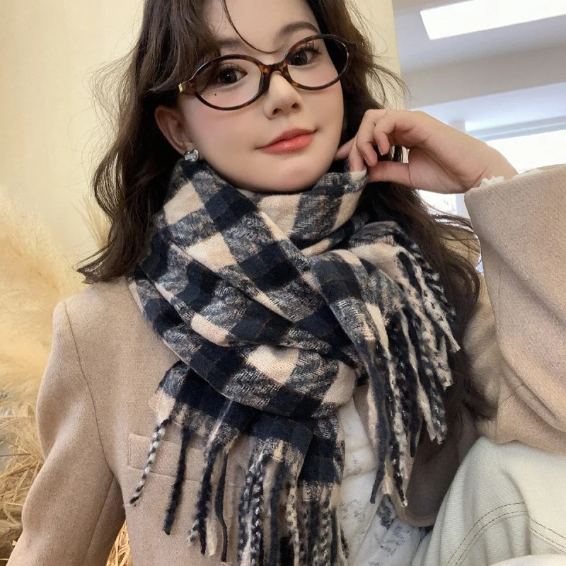 

2025Новый универсальный клетчатый шарф с цветными блоками, осень-зима, высококачественная атмосферная теплая шаль для шеи, утолщенная теплая шаль для пары
