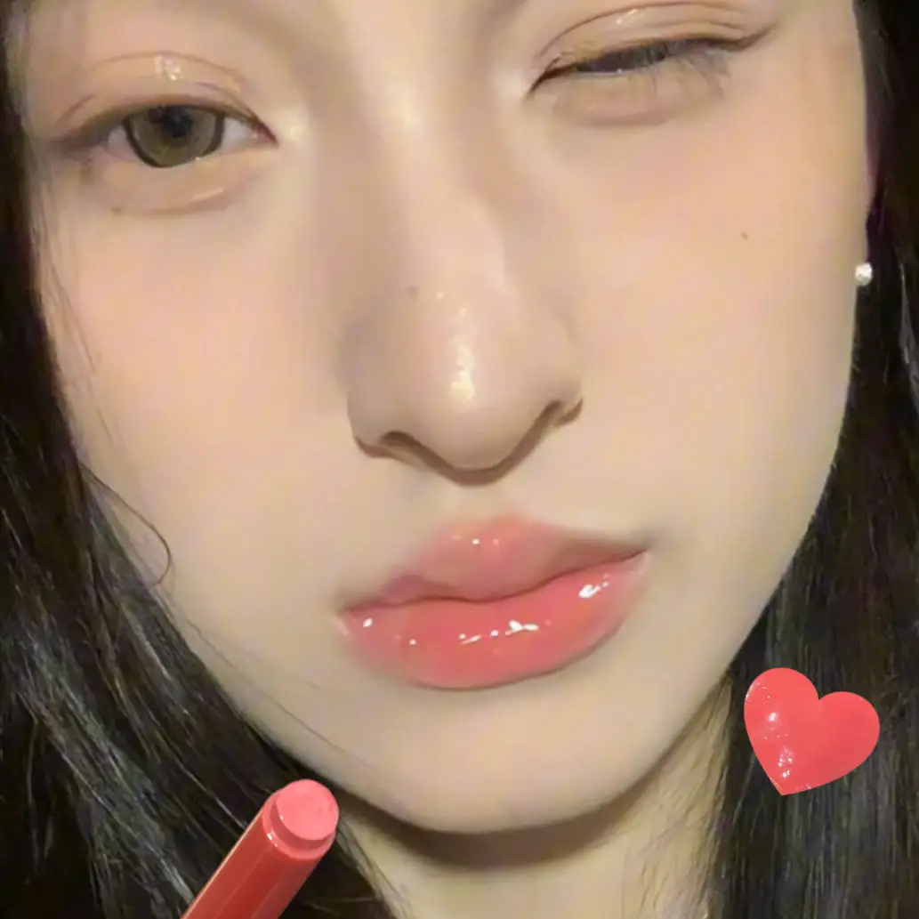 Starry Smile Solid Lip Gloss Lightweight Hydrating Texture Dewy Plump Finish Soft Wearable Shades for Tender Glossy Lip Styling