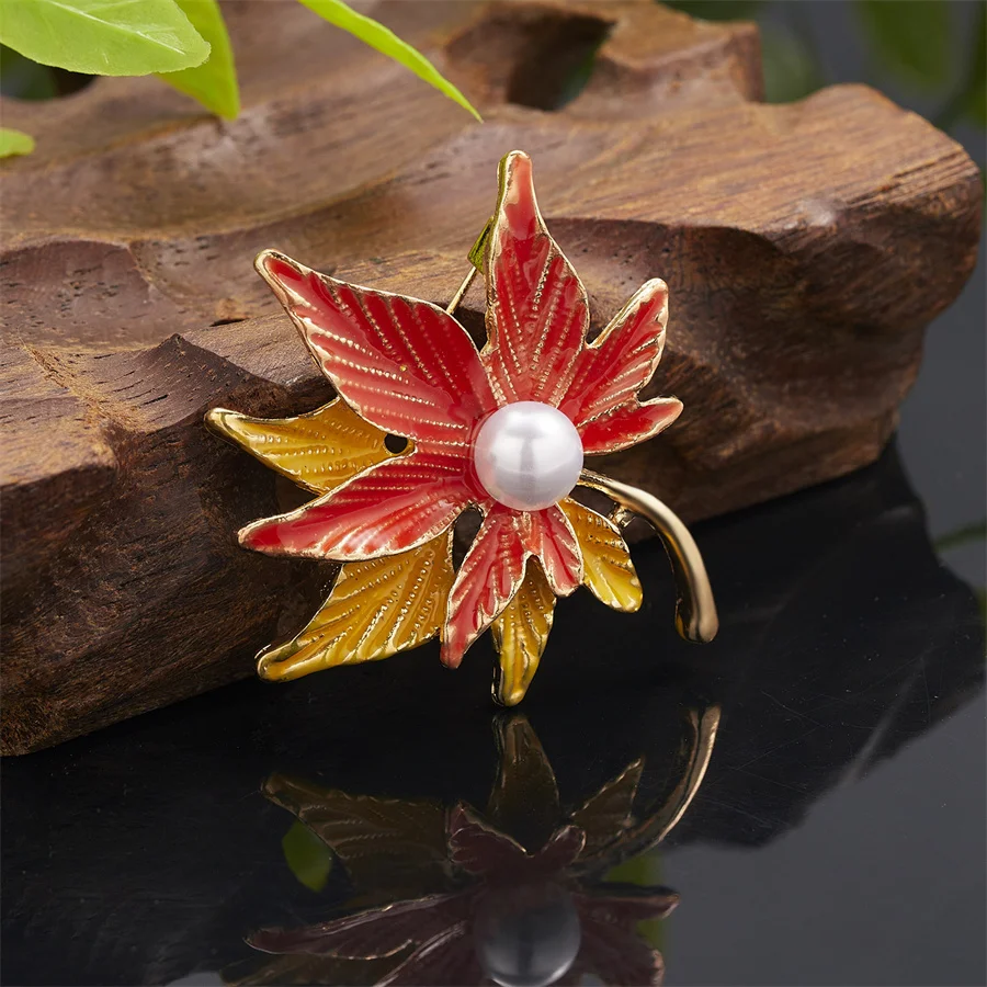 Rinhoo Vintage Painting Enamel Maple Leaf Brooches Pins For Women Girls Exquisite Rhinestone Maple Leaves Badge Fashion Jewelry