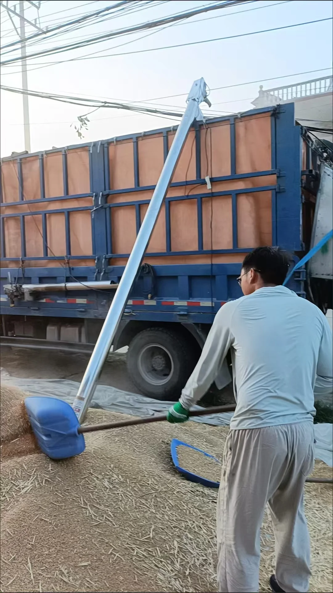 Portable Moveable Auger Farm Feeder Hose Grain Screw Conveyor Hand Drill Grain Suction Machine Rice Home Use New Motor Engine