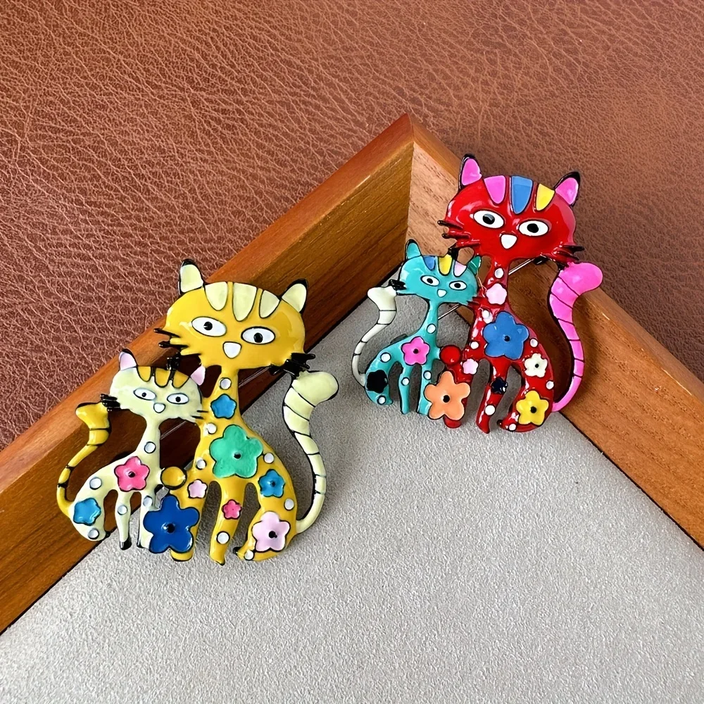 1pc Dropping Oil Lovely Cat Shaped Brooch Vintage Style Animal Theme Alloy Brooch For Women Girls Daily Wear image 2