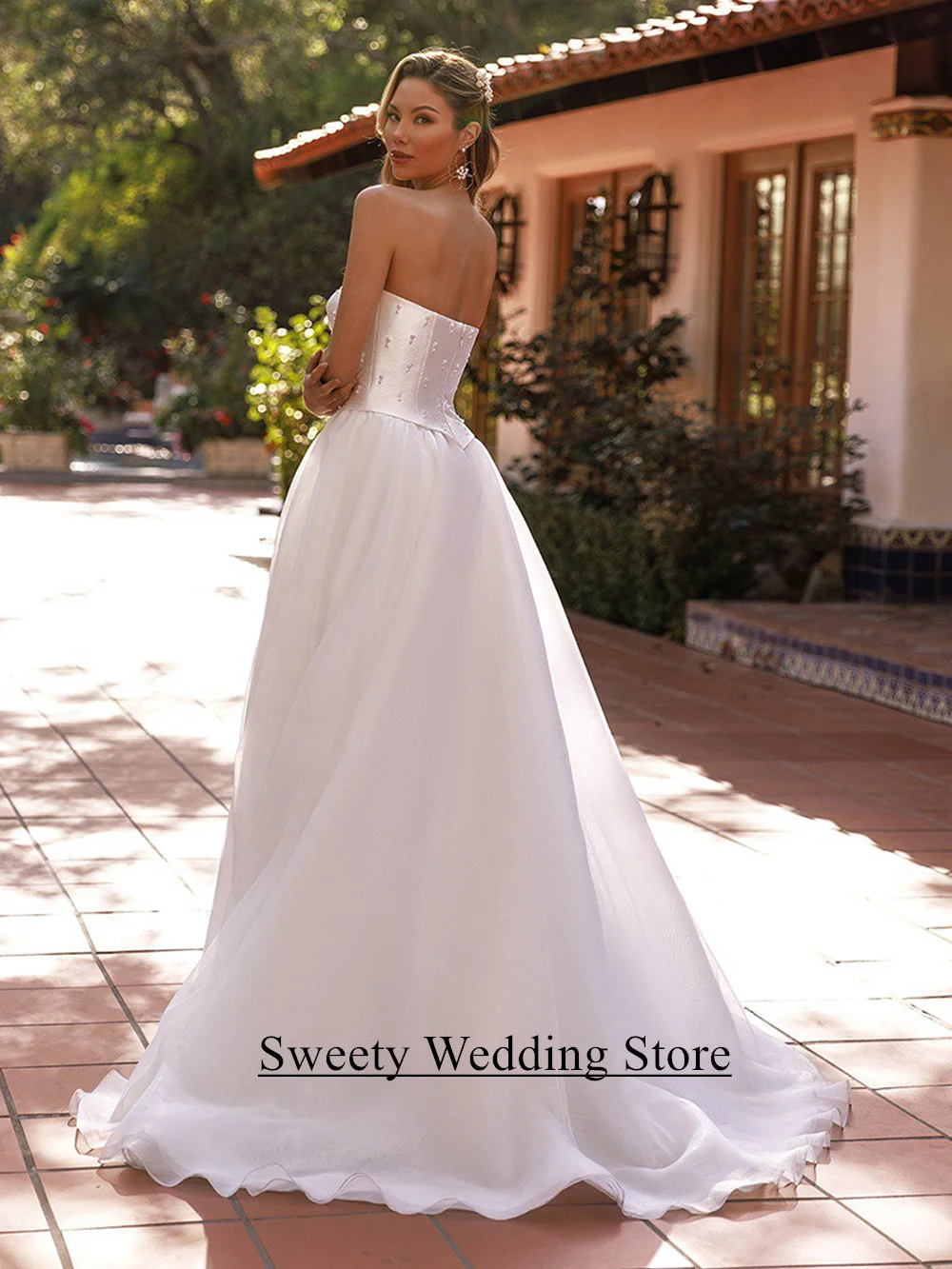 2 في 1 فستان زفاف مخصص بدون حمالات بدون أكمام لؤلؤ علوي A Line سويب تراين A Line فستان زفاف الأورجانزا للعروس