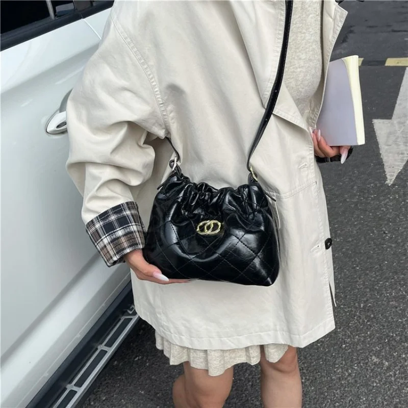 

Шикарная женская сумка через плечо для ежедневных поездок на работу, регулируемый ремешок, вместительный интерьер, вневременная