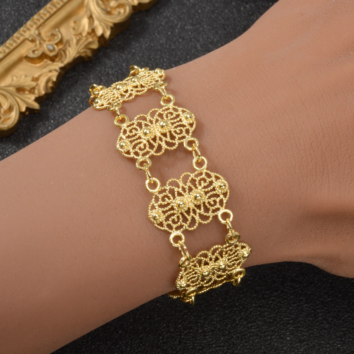 Filigree Panel Bracelet Vintage Hollow Floral Chain Wrist Jewelry Boho Ethnic Bracelets For Women Wedding Daily Party Ornament