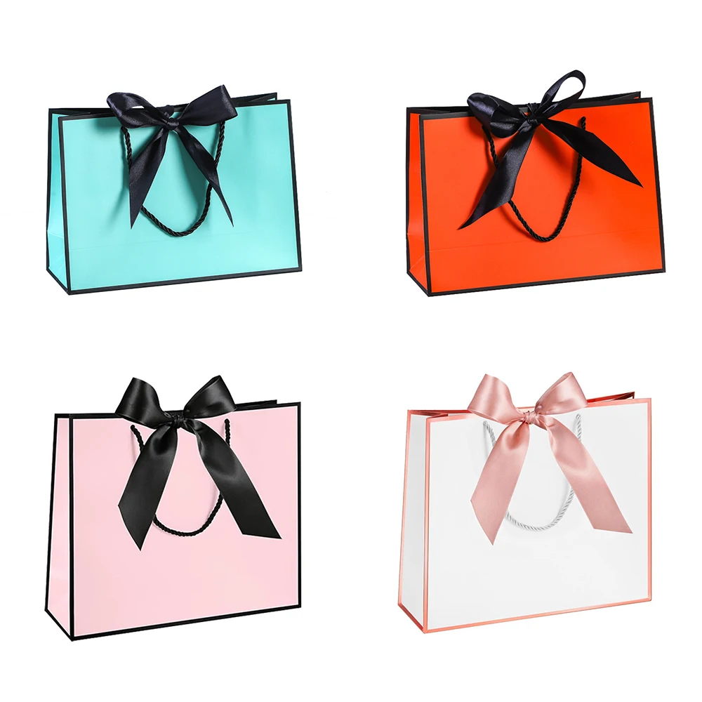 

10 шт./лот, бумажные подарочные пакеты с золотой лентой и ручкой, индивидуальная сумка для деловых подарков, логотип с принтом, оптовая продажа, упаковка из бумажных подарочных пакетов