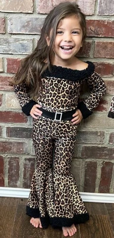 

Leopard Print Long Sleeved Top and Flared Pants Two Piece Set Spring and Autumn Fashion Trendy Temperament Casual Set