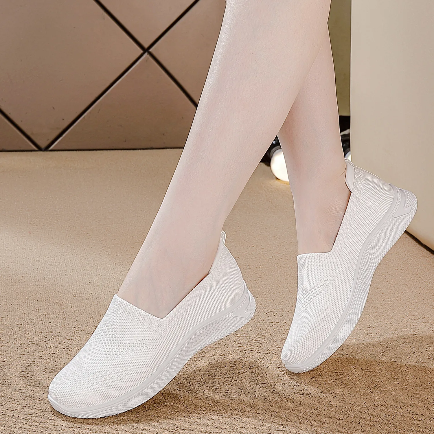 

2026 Women's Fashion White Knit Slip-on Sneakers Versatile Breathable Mesh Casual Shoes for Ladies Summer Fashion Shoes Woman