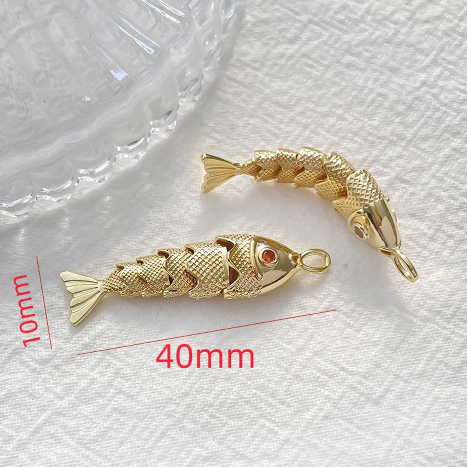 1-teiliger Ozean-Kupfer-goldener silbriger Fisch-Anhänger in Fischform, roter Zirkon, Schmuckanhänger für die Herstellung von DIY-Halsketten – Detail 1