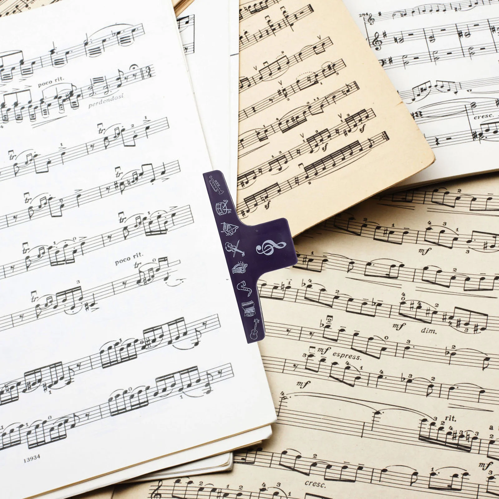 

2Pcs Sheet Music Clip Music Page Holder Adjustable Durable Lightweight Practical for Piano Guitar Violin Score
